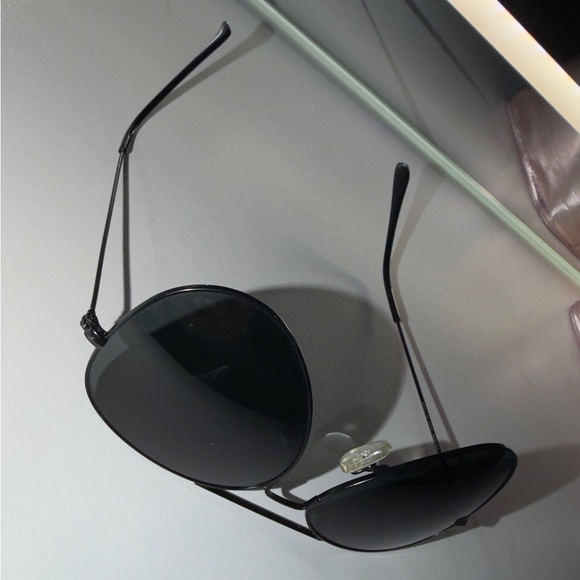 🕶 Ray-Ban Black Aviator Sunglasses | Classic Metal Frame | Unisex 🕶 - Picture 6 of 7